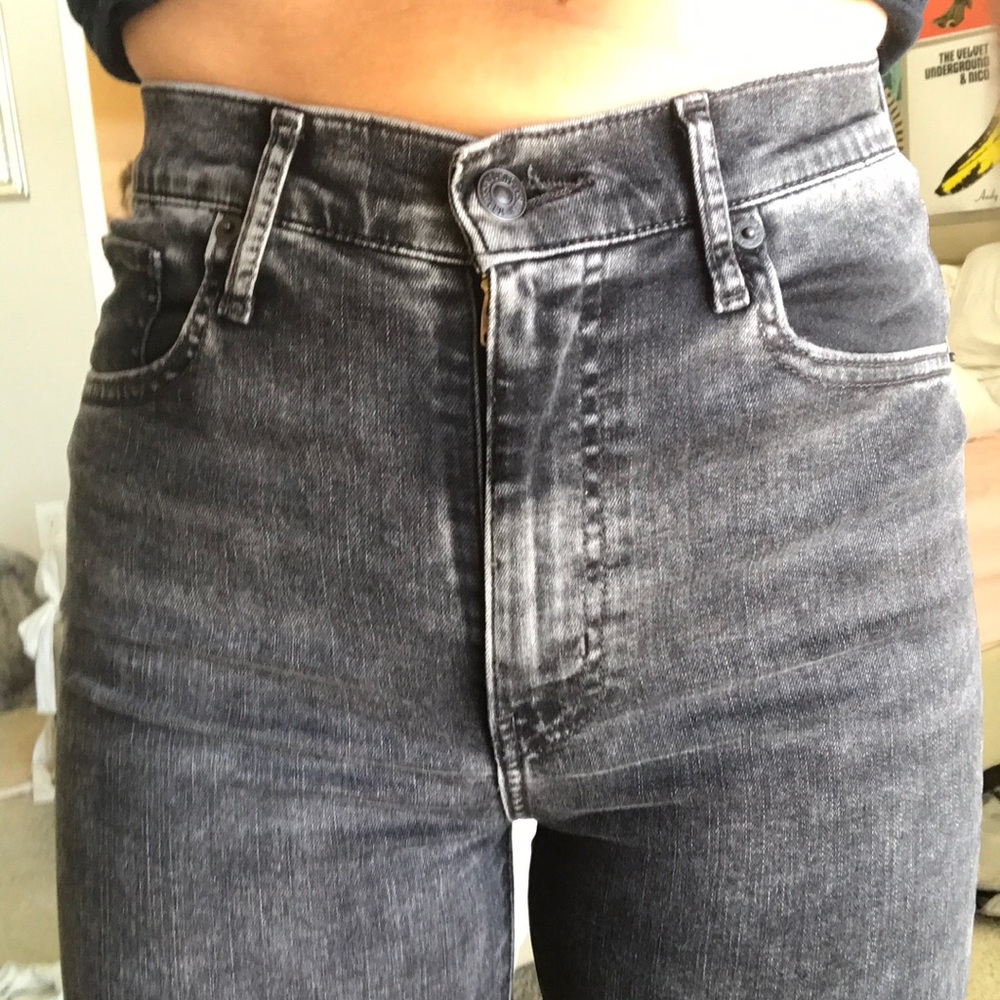 Levi’s Distressed Mile High Super Skinny size 27
